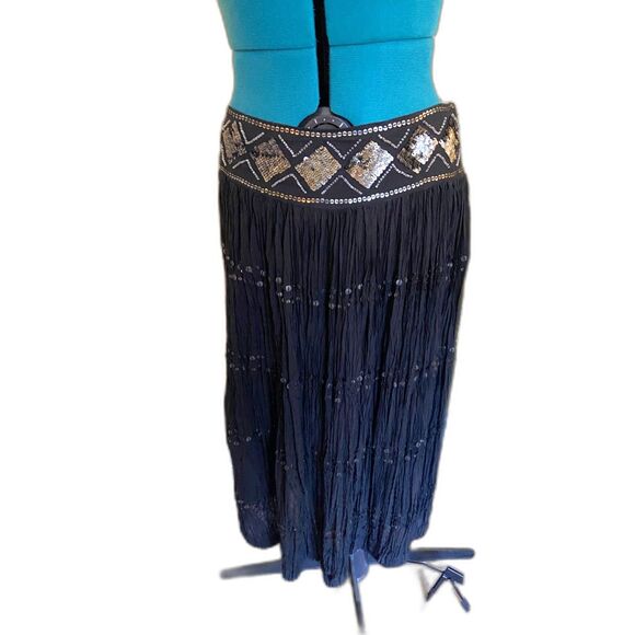 Saks Fifth Avenue Dresses & Skirts - Saks Fifth Avenue 100% Flowy Silk Skirt with Sequins Small Boho